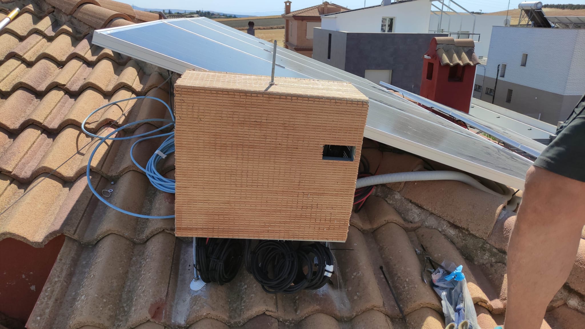 Instalación de Placas solares - Cuadro de conexiones cerrado