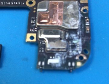 placa base movil mojado